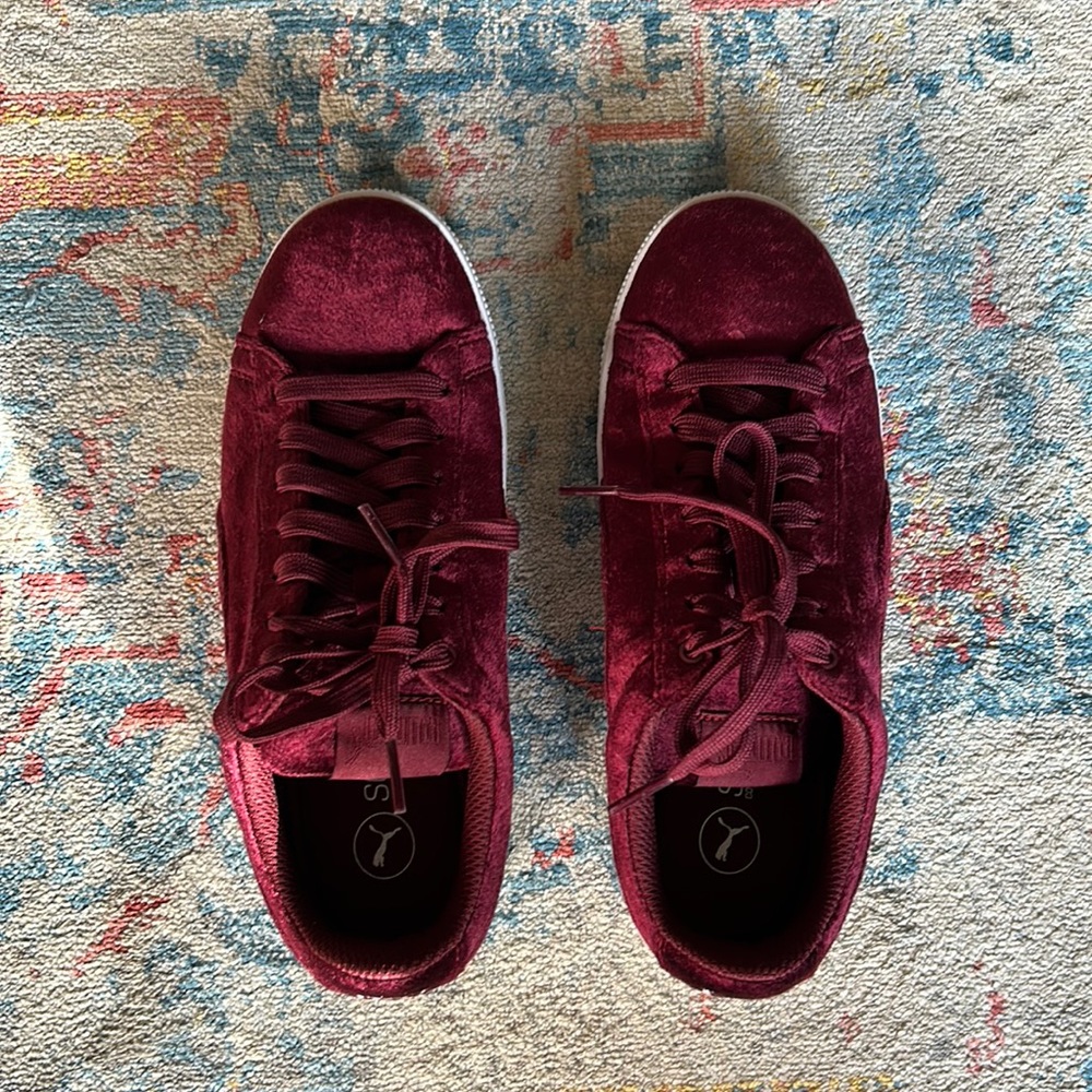 Women’s size 7 Puma Platform Velvet Sneakers